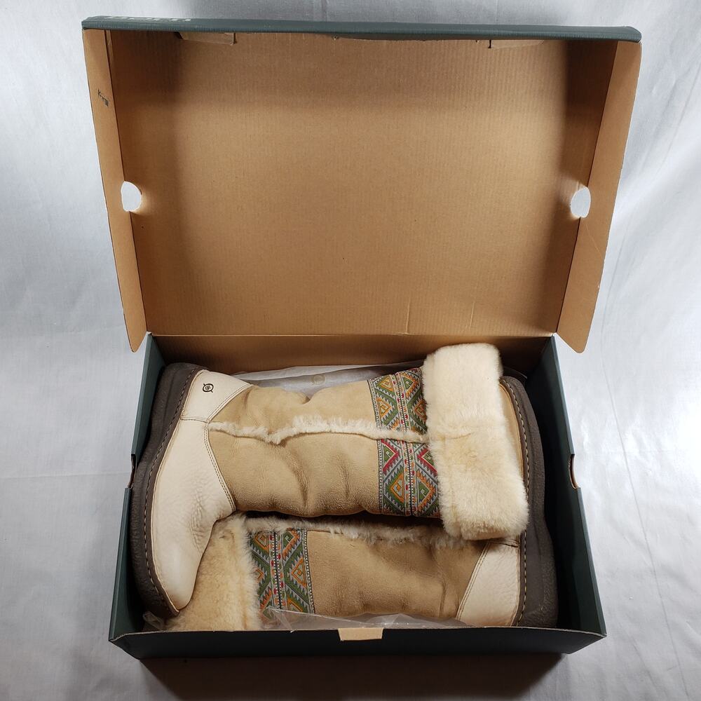Womens Børn Boots Himalaya Boots Brand New in Box Never Worn Parchment Shearling